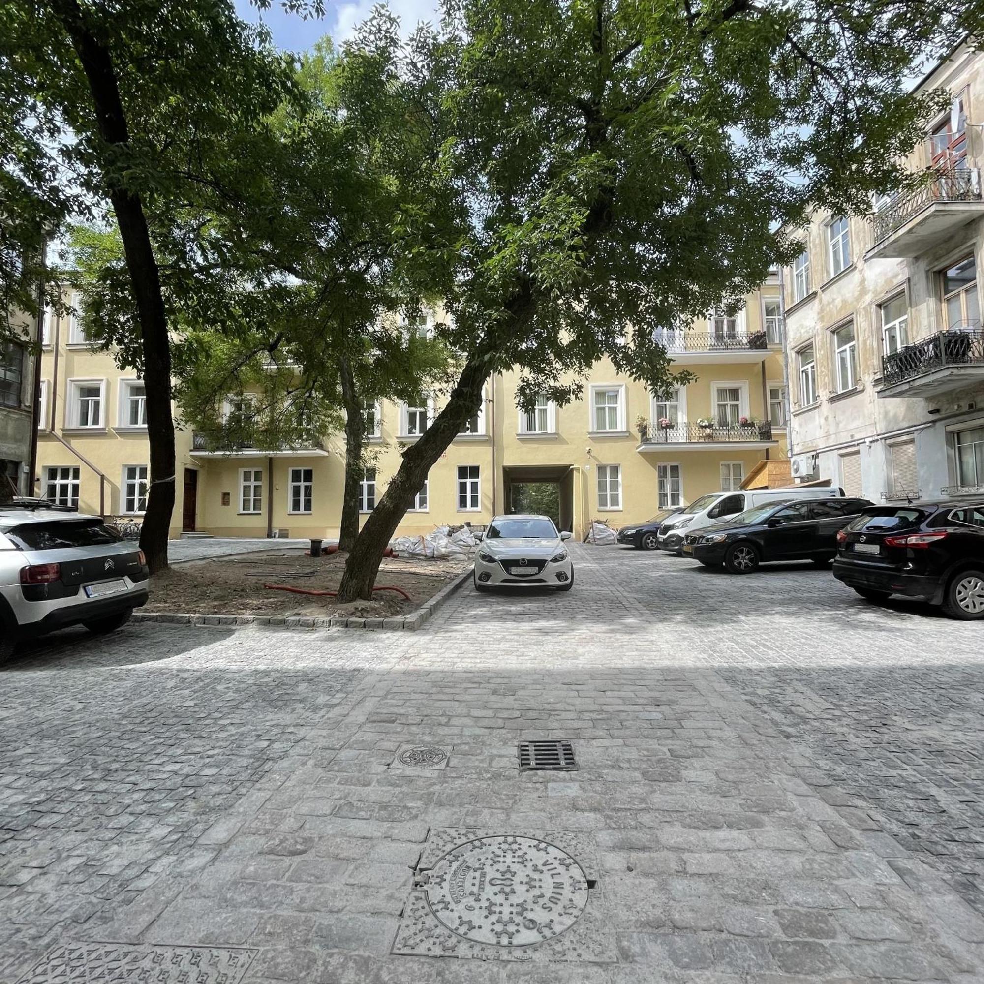 Modern Vilnius Old Town Apartment With Free Parking Экстерьер фото